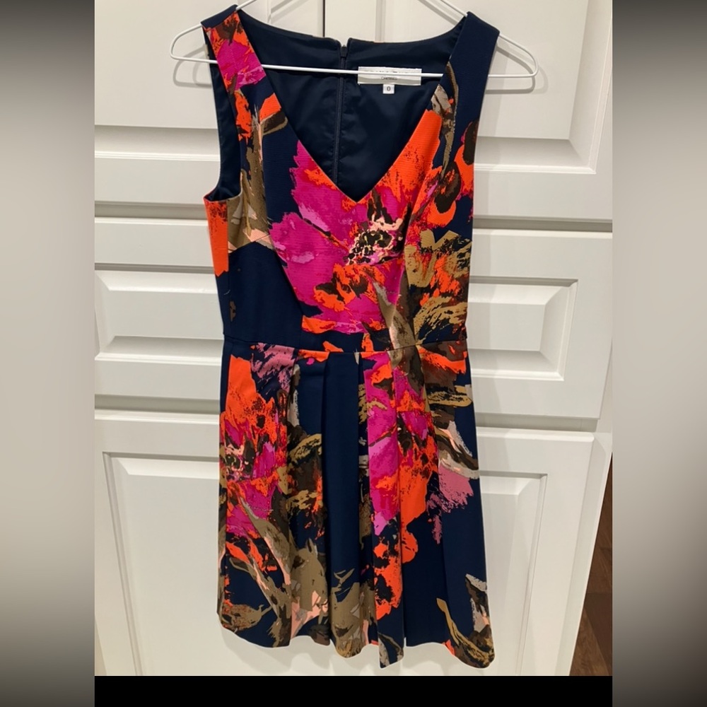 Trina Turk multicolor v-neck dress size 0